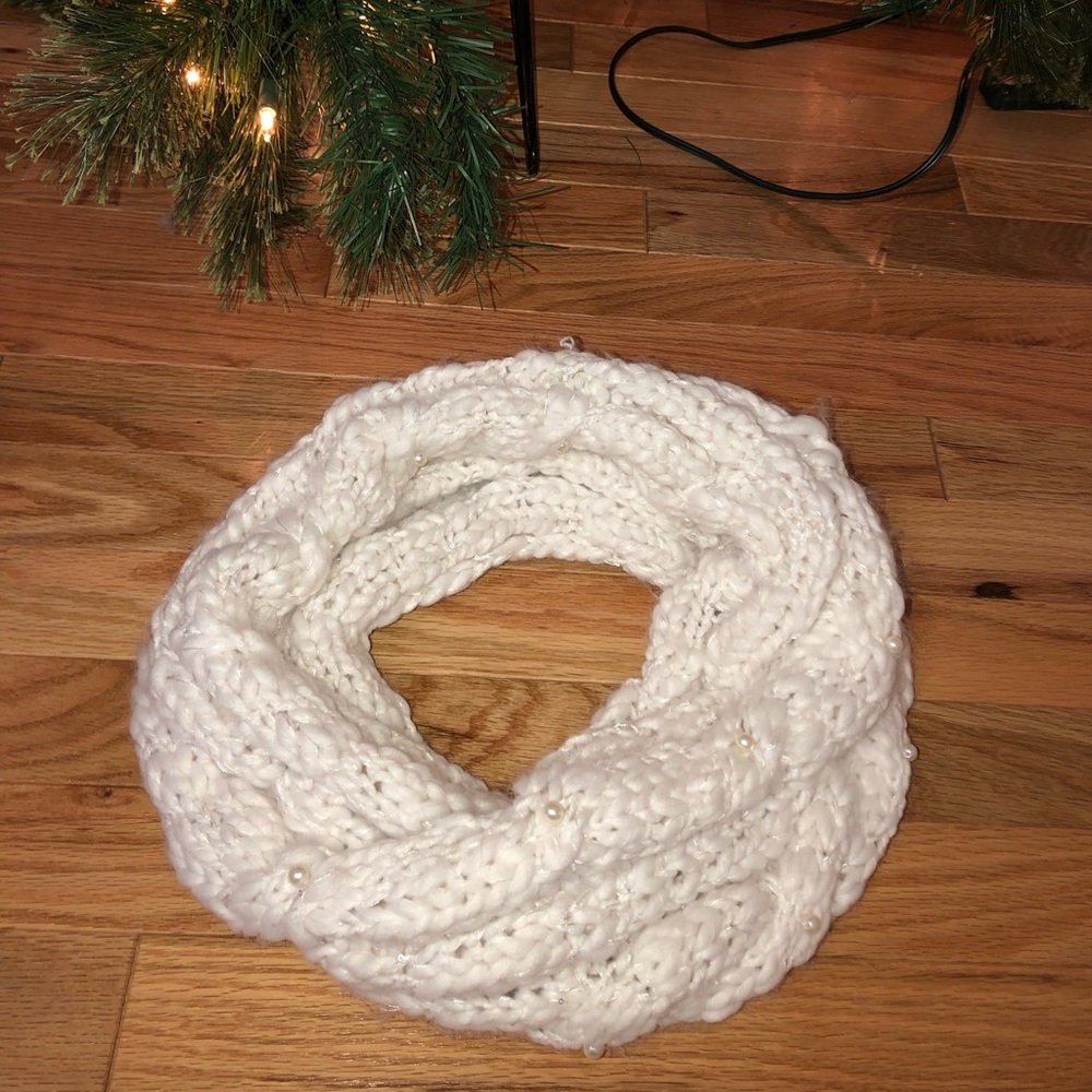 Betsey Johnson Infinity Pearl Scarf, NEW
